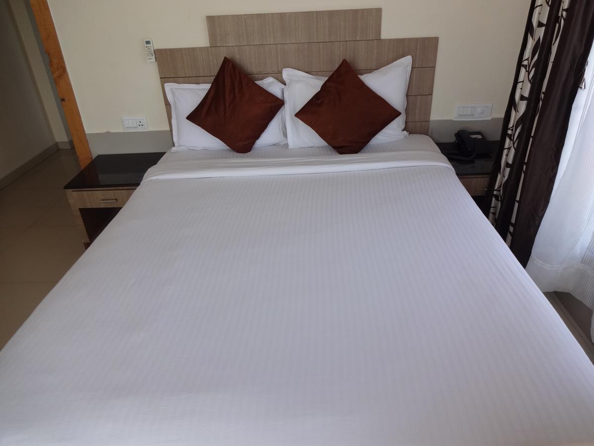 Royal Riviera Hotel Kumarakom Luaran gambar