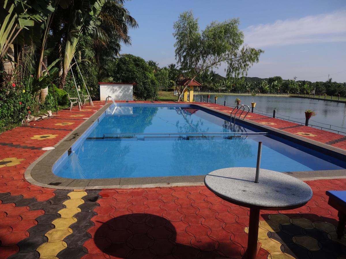 Royal Riviera Hotel Kumarakom Luaran gambar